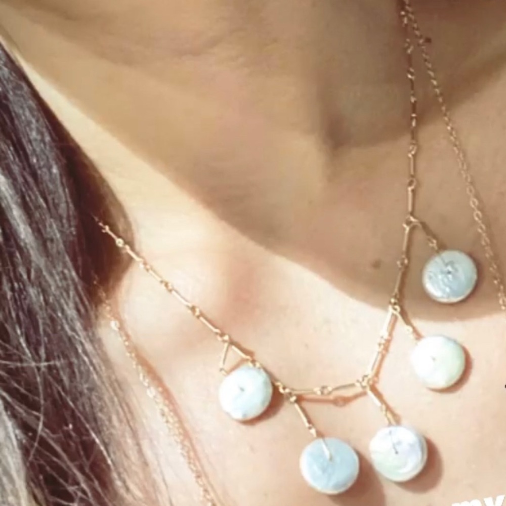 Coin mother of pearls and gold necklace